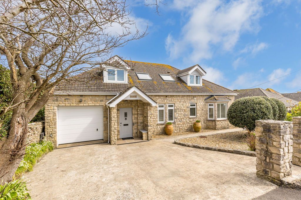 Tilshead Five Star Luxury Accommodation For Large Parties External View Thumbnail