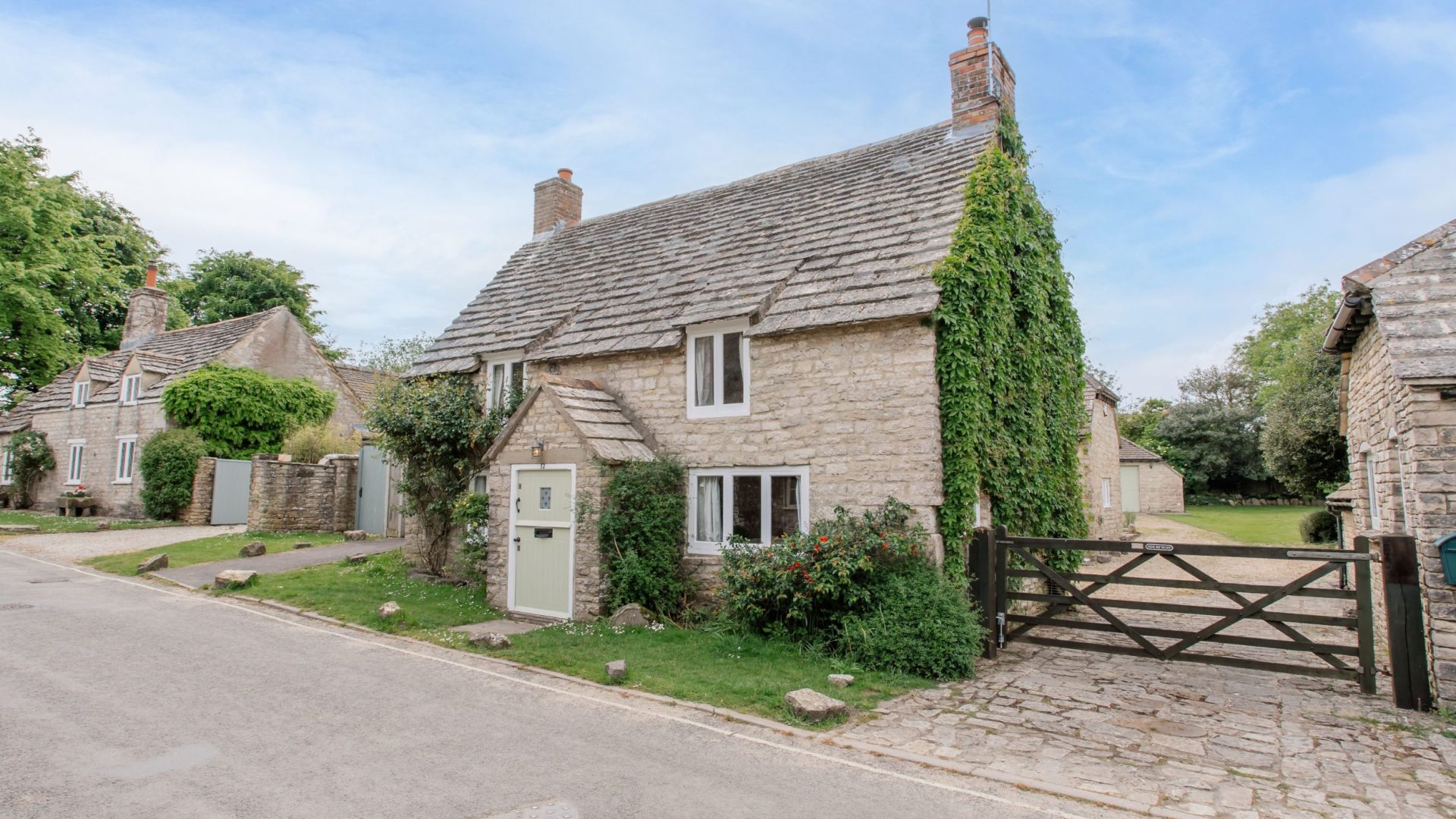 Castle View House, a traditional stone luxury holiday cottage in Dorset