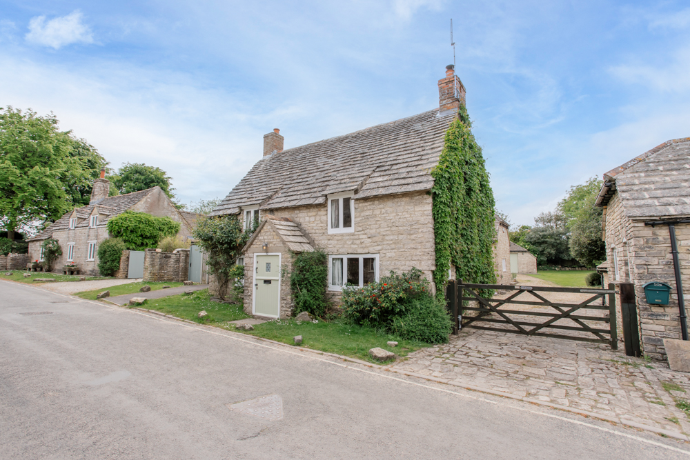 a stone holiday cottage in corfe castle