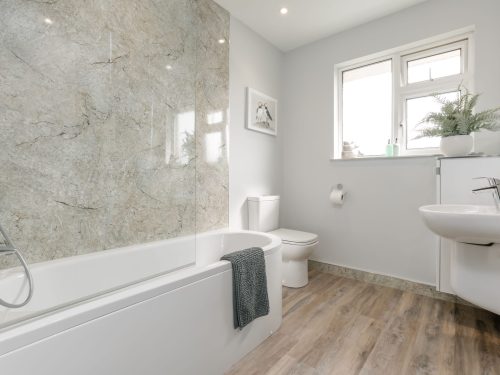 family bathroom at weymouth holiday home