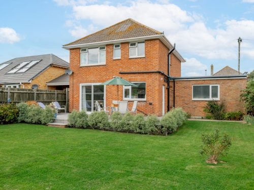 enclosed garden at family holiday home in weymouth