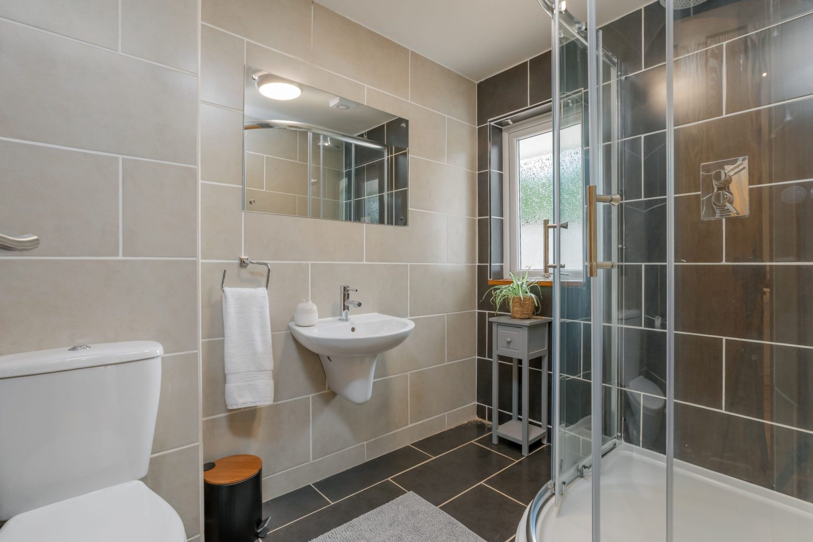 ground floor bathroom at cherry lodge