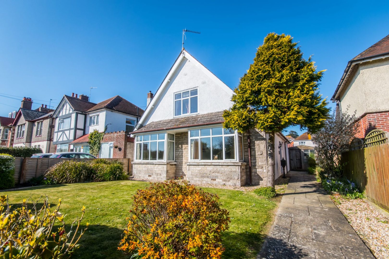 big cottage in swanage exterior and gardens