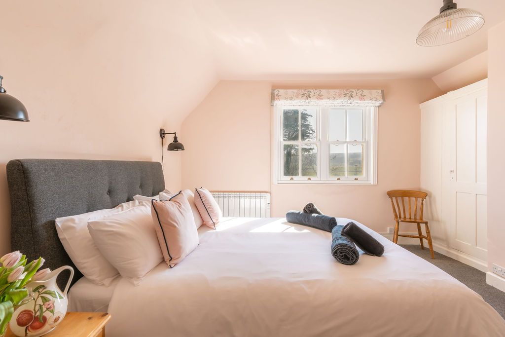 Bucknowle Lodge image