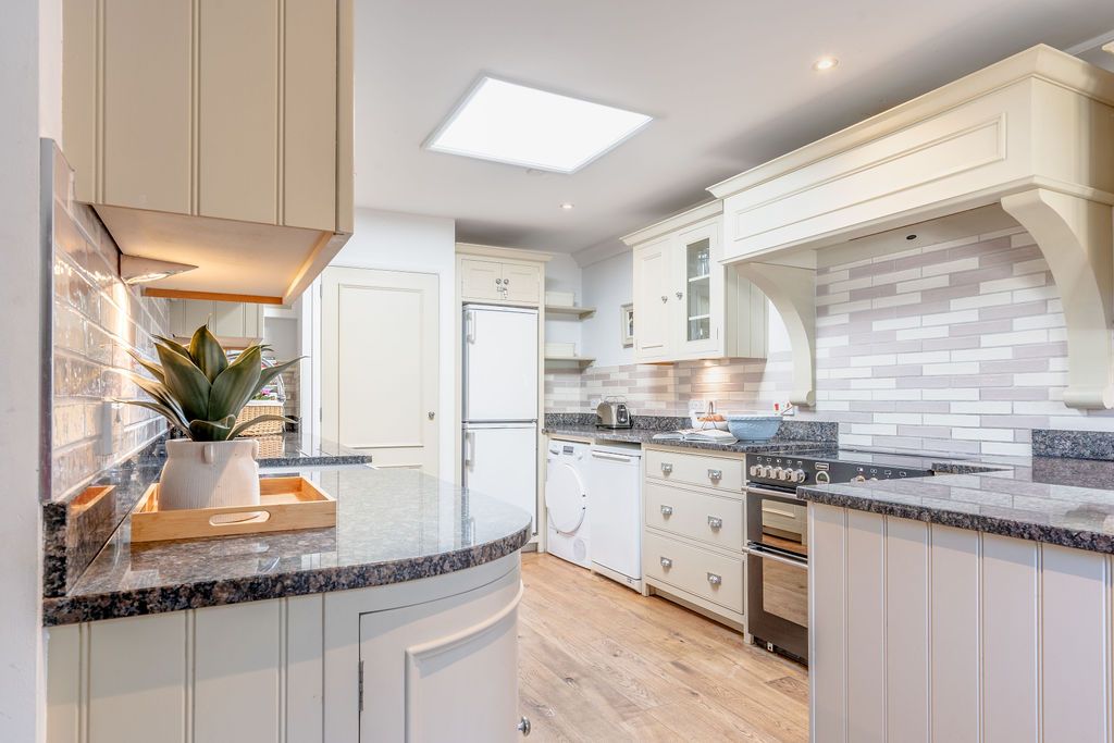 Bucknowle Lodge image