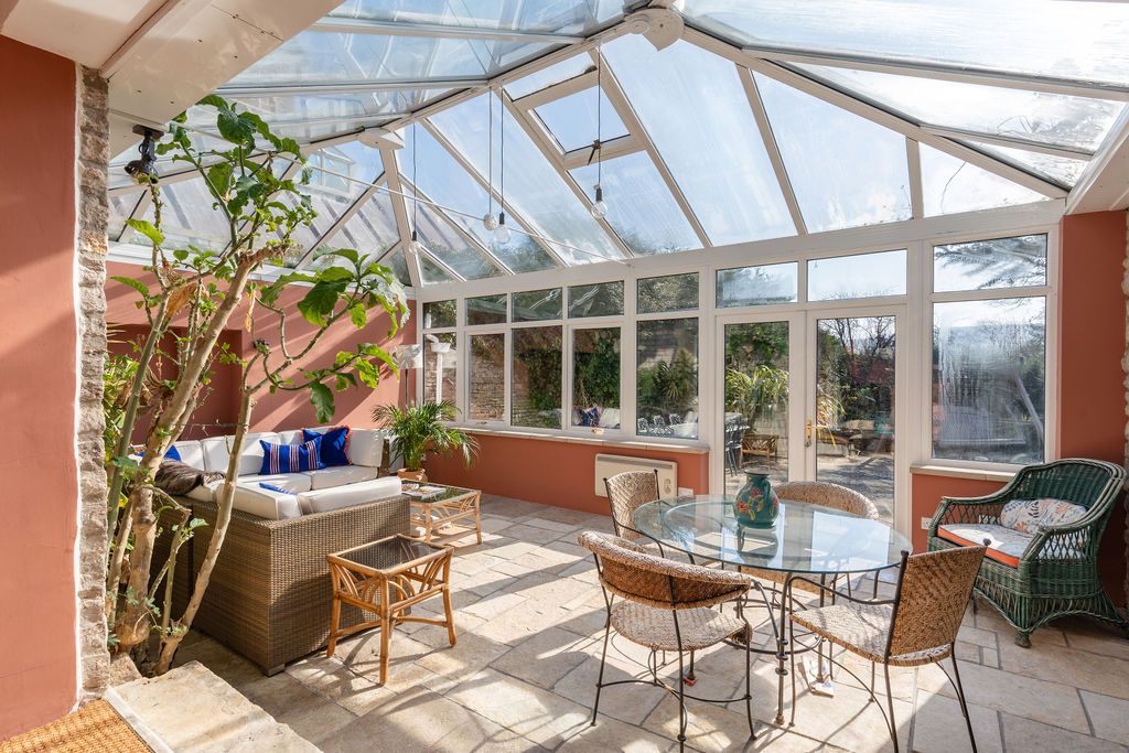 Bucknowle Lodge image