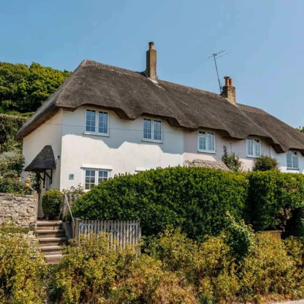 Lulwind is a thatched cottage in Lulworth Cove, which has been managed by Dorset Cottage Holidays since 2003.
