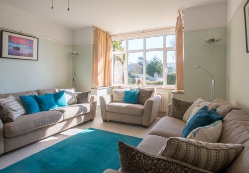 large lounge for 9 guests