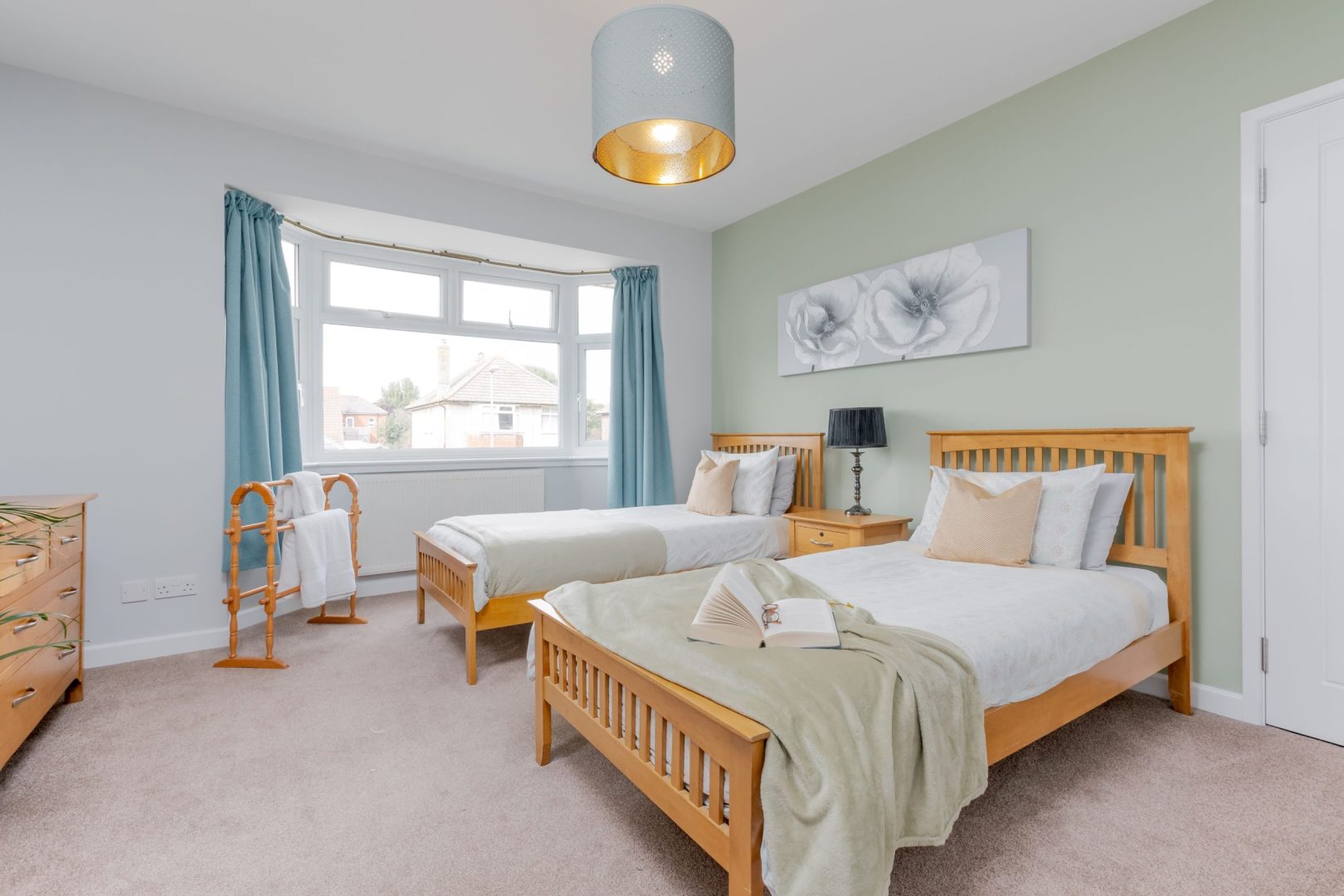 sunny twin rom at seaside holiday home in weymouth