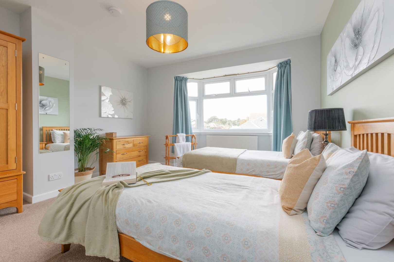 weymouth holiday home twin room