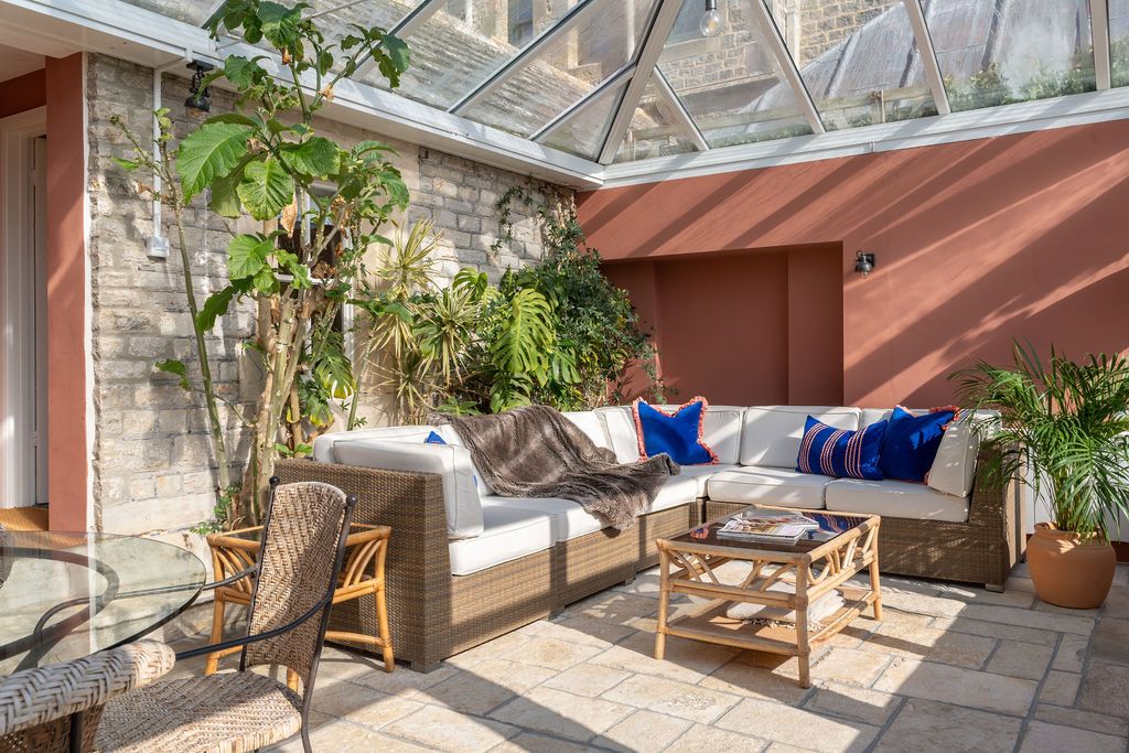 Bucknowle Lodge image