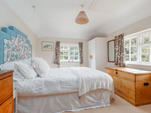 second bedroom in thatched cottage muckleford