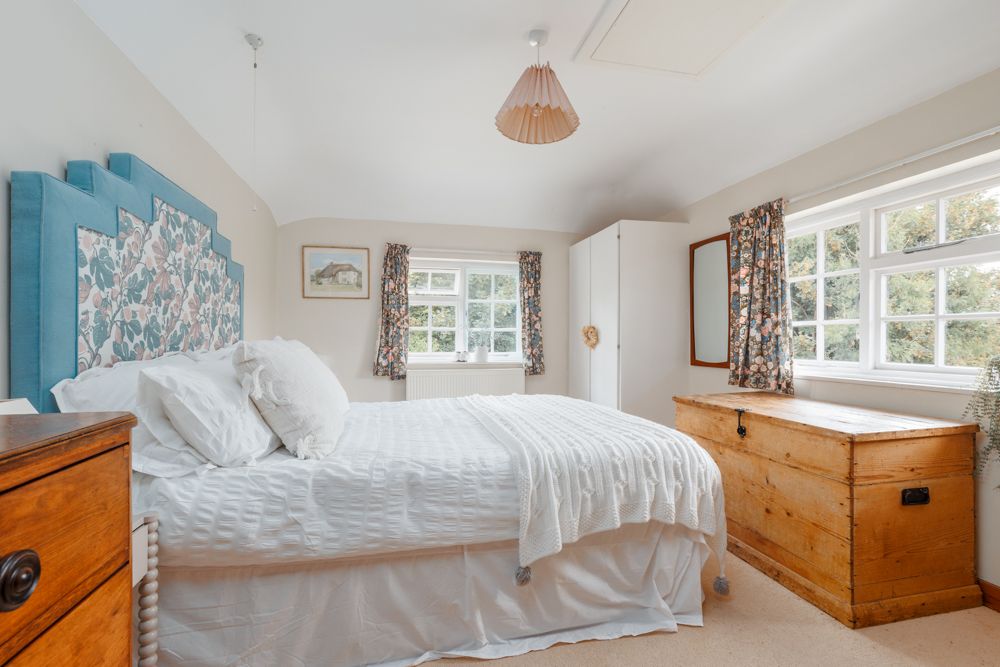 second bedroom in thatched cottage muckleford